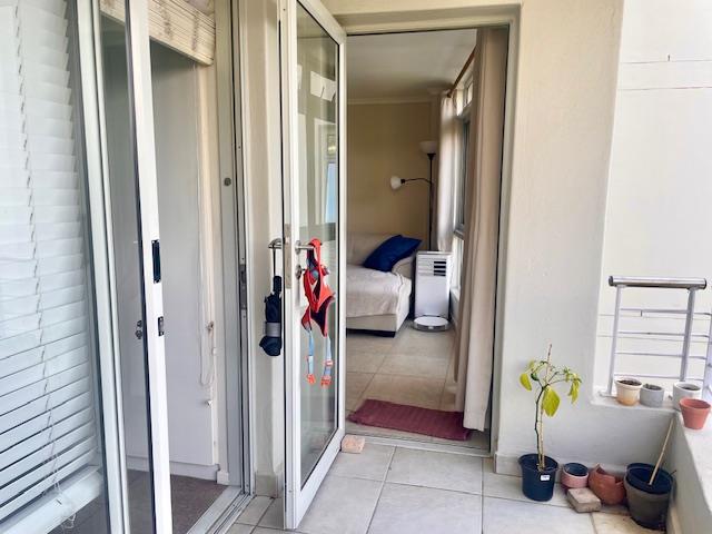 2 Bedroom Property for Sale in Sea Point Western Cape